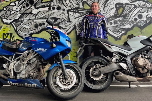 Robin uit Hilversum is geslaagd bij MotoJon Motorrijschool