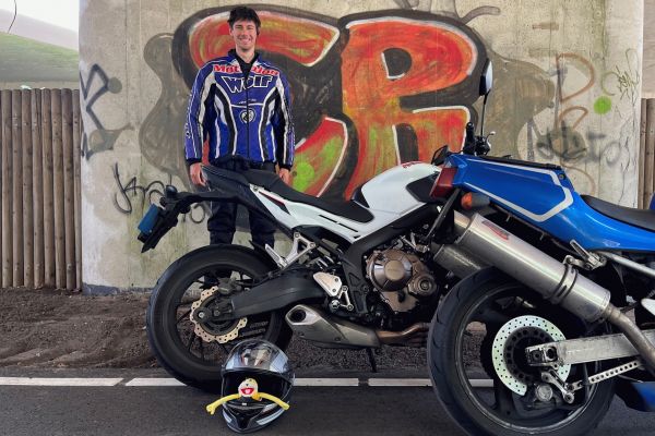 Mattyn uit Hilversum is geslaagd bij MotoJon Motorrijschool