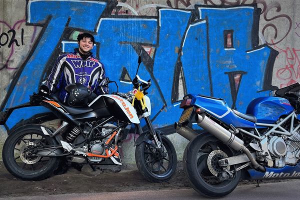 Ayman uit Hilversum is geslaagd bij MotoJon Motorrijschool