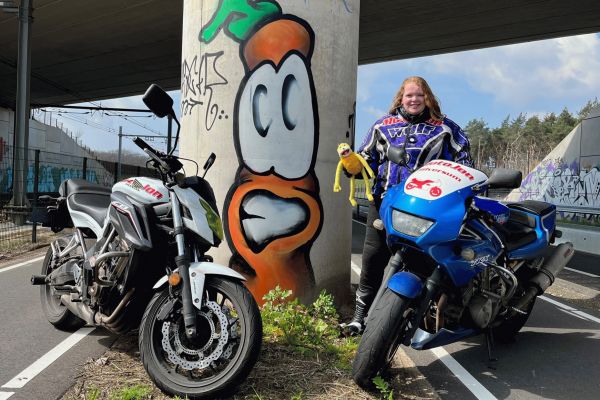 Joyce uit Hollandse Rading is geslaagd bij MotoJon Motorrijschool