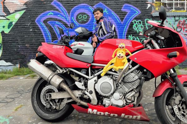 Hakan uit Hilversum is geslaagd bij MotoJon Motorrijschool