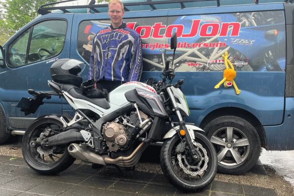 Bart uit Huizen is geslaagd bij MotoJon Motorrijschool