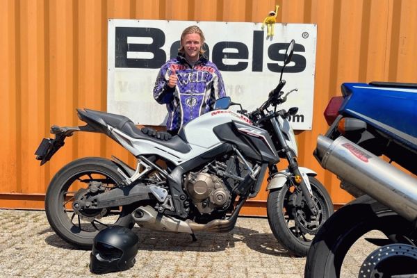 Damon uit Soest is geslaagd bij MotoJon Motorrijschool