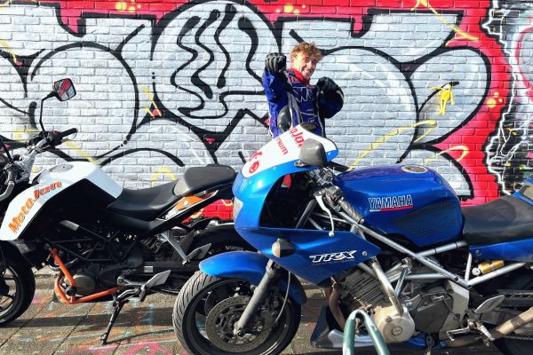 Darin uit Soest is geslaagd bij MotoJon Motorrijschool