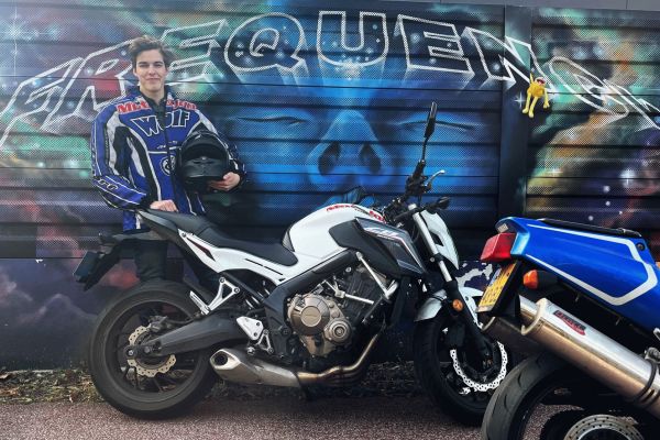 Siem uit Hilversum is geslaagd bij MotoJon Motorrijschool