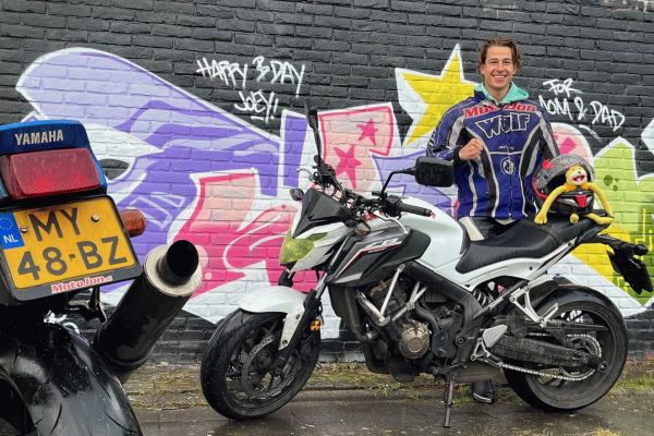 Sam uit Hilversum is geslaagd bij MotoJon Motorrijschool