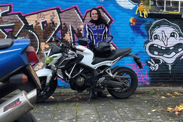 Sjerelie uit Hilversum is geslaagd bij MotoJon Motorrijschool