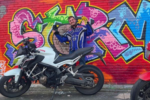 Rick uit Hilversum is geslaagd bij MotoJon Motorrijschool