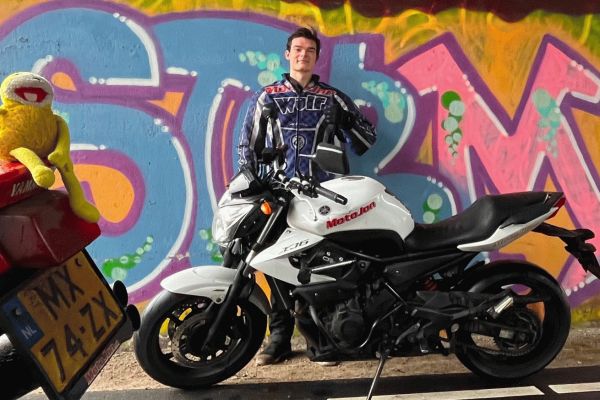 Marco uit Blaricum is geslaagd bij MotoJon Motorrijschool