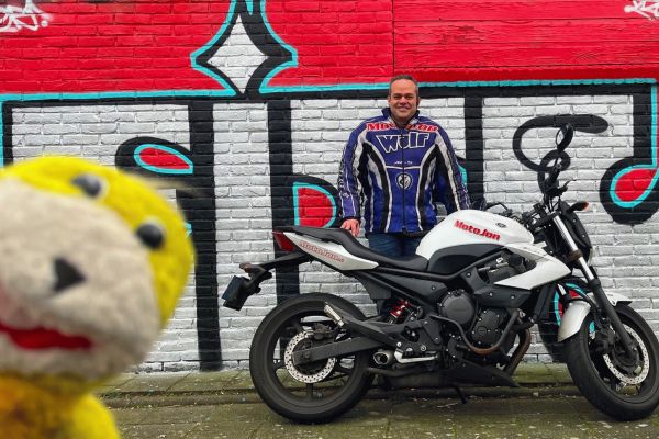 Hadi uit Almere is geslaagd bij MotoJon Motorrijschool