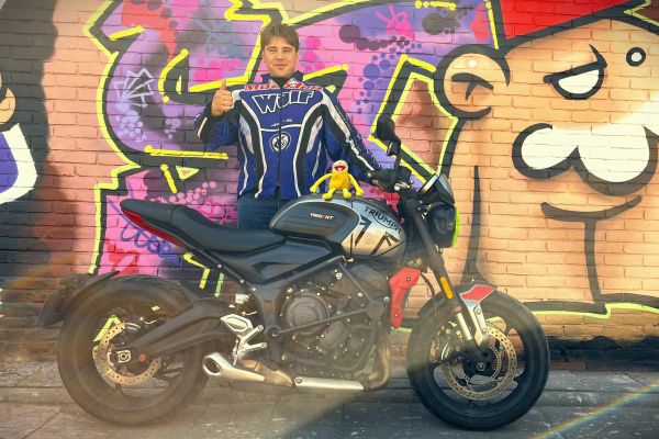 Melvin uit Hilversum is geslaagd bij MotoJon Motorrijschool