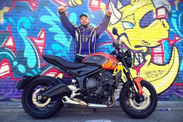 Daniël  uit Hilversum is geslaagd bij MotoJon Motorrijschool
