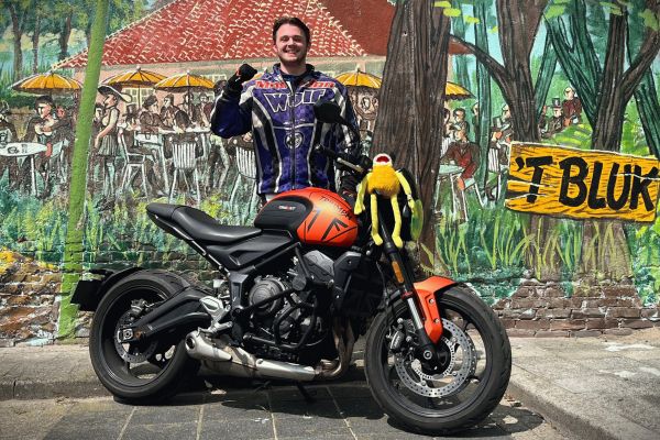 Kane uit Utrecht is geslaagd bij MotoJon Motorrijschool