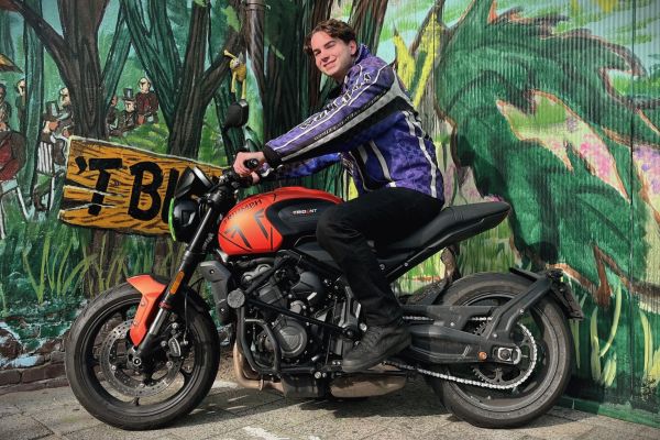 Daan uit Amsterdam is geslaagd bij MotoJon Motorrijschool