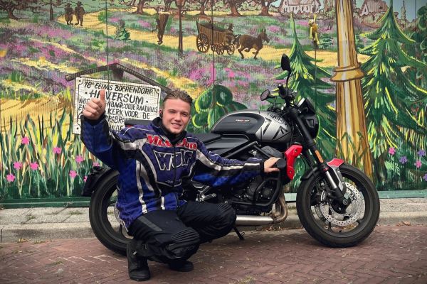 Tycho uit Blaricum is geslaagd bij MotoJon Motorrijschool