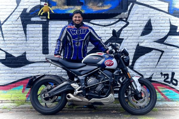 Ahmad uit Hilversum is geslaagd bij MotoJon Motorrijschool