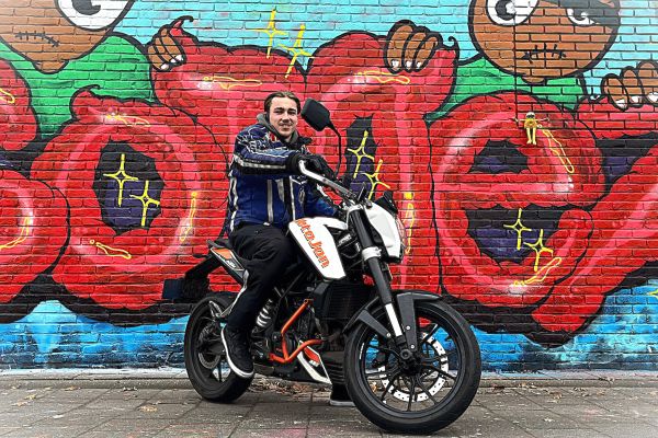 Siebe uit Laren is geslaagd bij MotoJon Motorrijschool