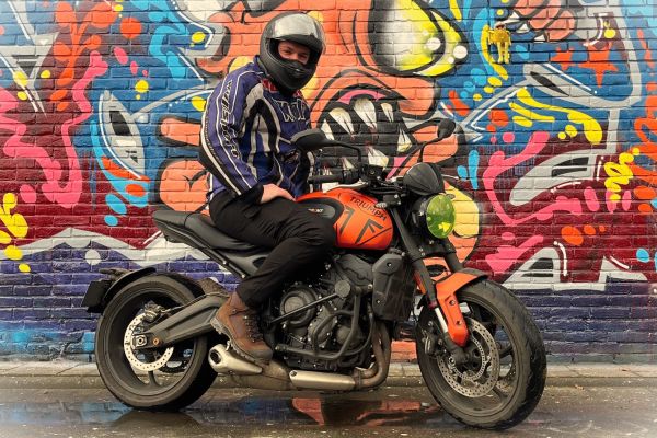 Theo uit Huizen is geslaagd bij MotoJon Motorrijschool