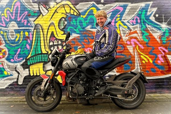 Roy uit Hilversum is geslaagd bij MotoJon Motorrijschool