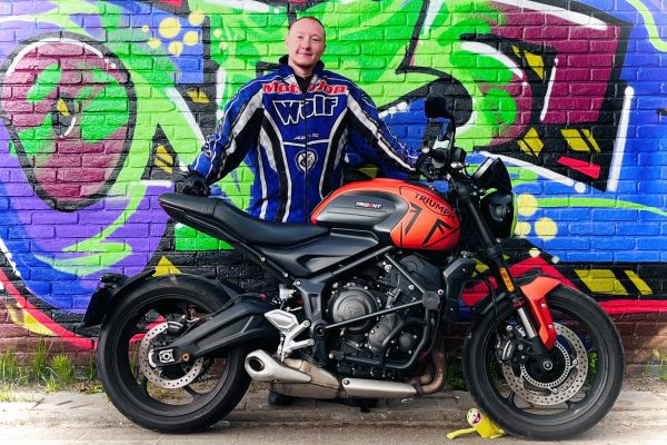 Yonah uit Hilversum is geslaagd bij MotoJon Motorrijschool
