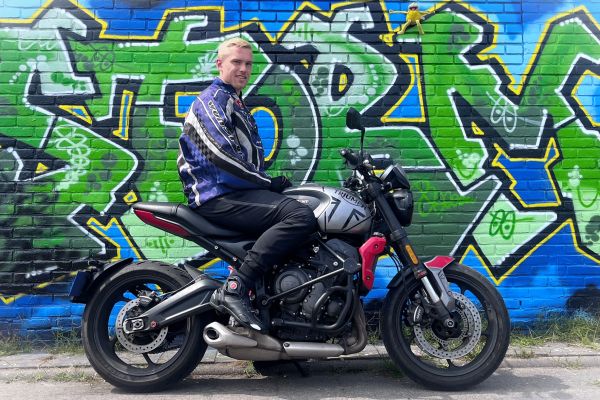 Milan uit Kortenhoef is geslaagd bij MotoJon Motorrijschool