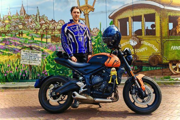Tijn uit Hilversum is geslaagd bij MotoJon Motorrijschool