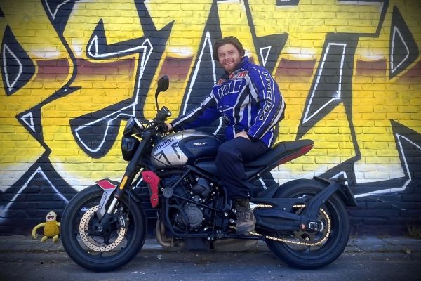 Mads uit Huizen is geslaagd bij MotoJon Motorrijschool