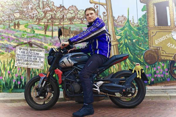 Ivan uit Hilversum is geslaagd bij MotoJon Motorrijschool