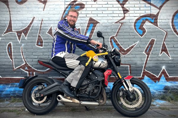 Joris uit Hilversum is geslaagd bij MotoJon Motorrijschool