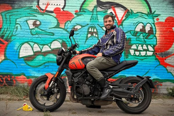 Damon uit Hilversum is geslaagd bij MotoJon Motorrijschool