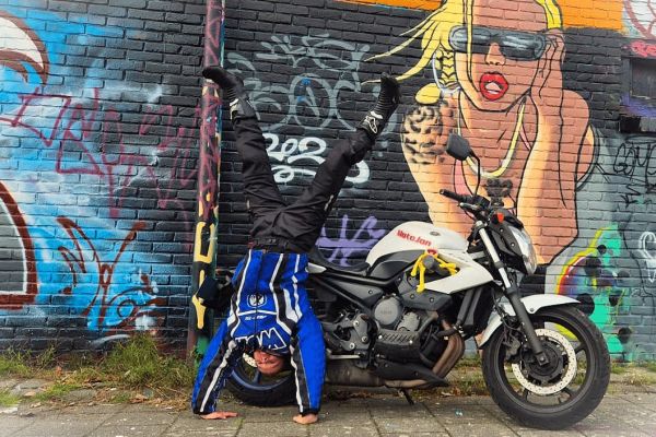 Aether uit Hilversum is geslaagd bij MotoJon Motorrijschool