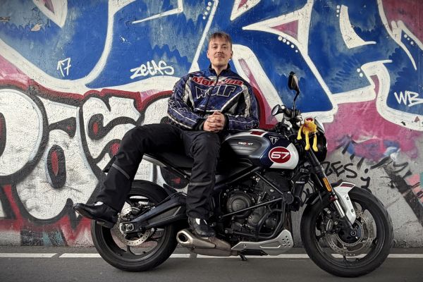 Tim uit Bussum is geslaagd bij MotoJon Motorrijschool