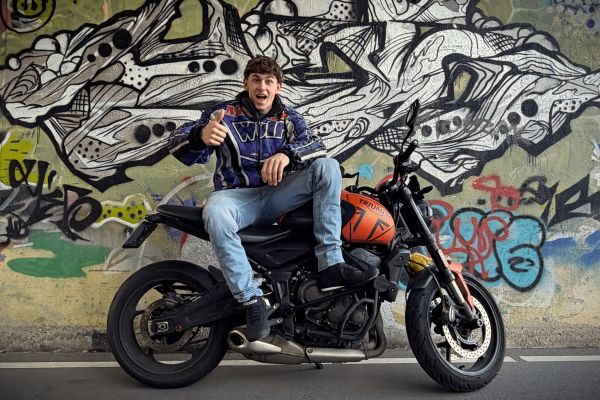 Tijmen uit Loosdrecht is geslaagd bij MotoJon Motorrijschool