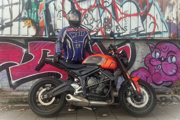 Stan uit Loosdrecht is geslaagd bij MotoJon Motorrijschool