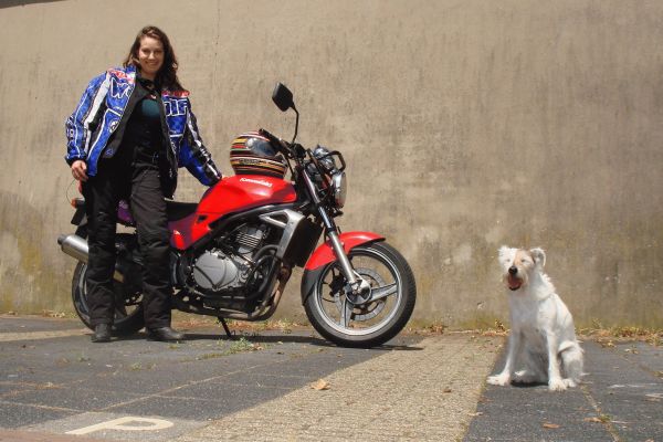 Chantal uit Bussum is geslaagd bij MotoJon Motorrijschool