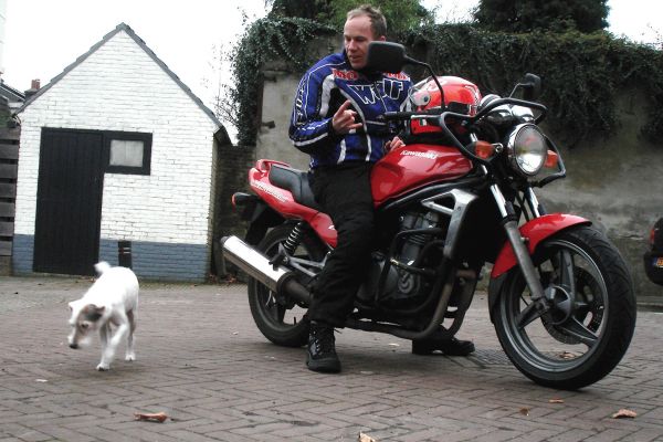 Dennis uit Hilversum is geslaagd bij MotoJon Motorrijschool