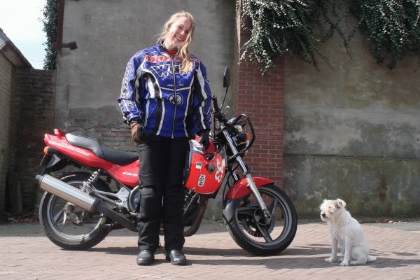 Sarah uit ... is geslaagd bij MotoJon Motorrijschool