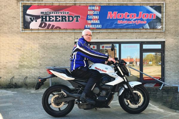 Mehdi uit Bussum is geslaagd bij MotoJon Motorrijschool