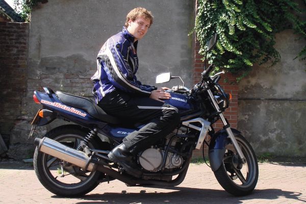 Sven uit Hilversumse Meent is geslaagd bij MotoJon Motorrijschool