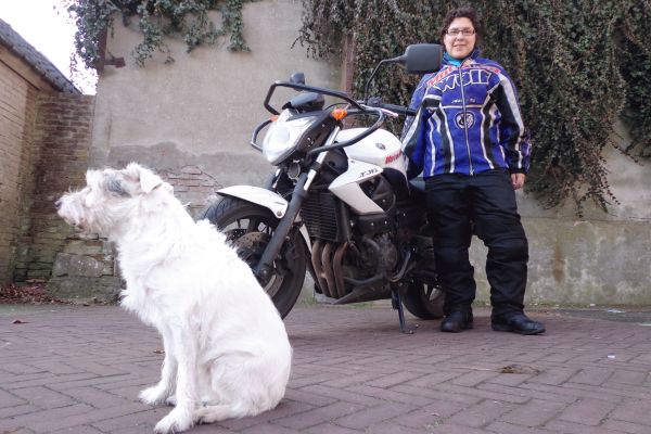 Bianca uit Kortenhoef is geslaagd bij MotoJon Motorrijschool
