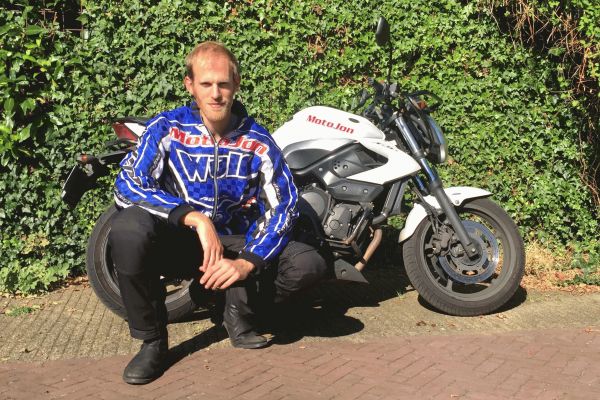 Boris uit Hilversum is geslaagd bij MotoJon Motorrijschool