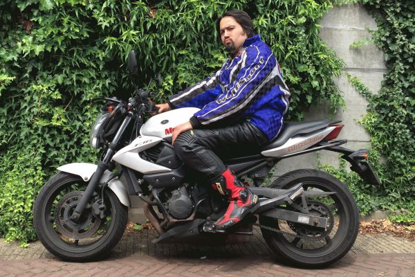 Jordey uit Loosdrecht is geslaagd bij MotoJon Motorrijschool