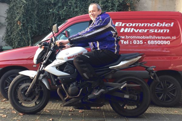 René uit Hilversum is geslaagd bij MotoJon Motorrijschool