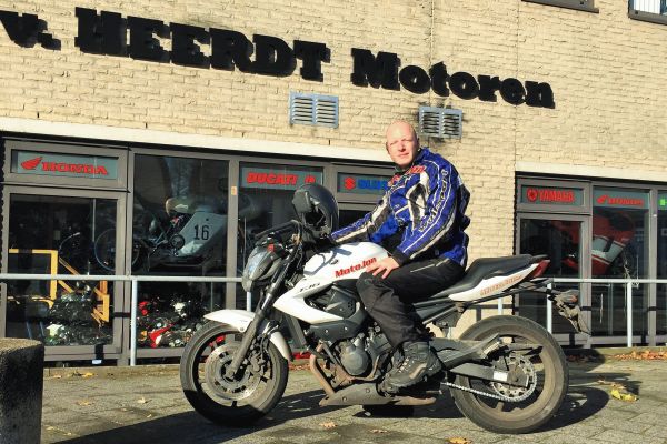 Joost uit Hilversum is geslaagd bij MotoJon Motorrijschool