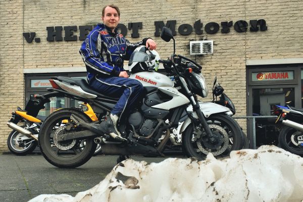 Tristan uit Baarn is geslaagd bij MotoJon Motorrijschool