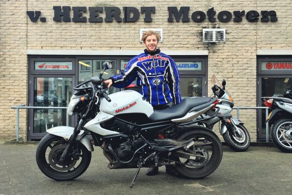 Noud uit Huizen is geslaagd bij MotoJon Motorrijschool