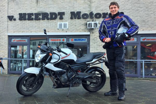 Robin uit Kortenhoef is geslaagd bij MotoJon Motorrijschool