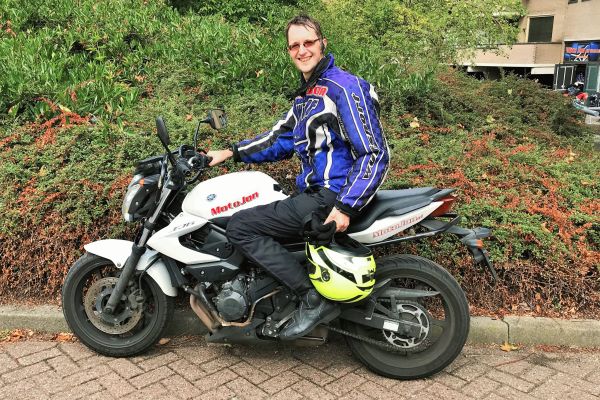 Ronald uit Hilversum is geslaagd bij MotoJon Motorrijschool