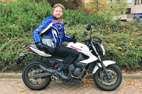 Casper uit Hilversum is geslaagd bij MotoJon Motorrijschool
