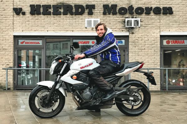 Steijn uit Naarden is geslaagd bij MotoJon Motorrijschool